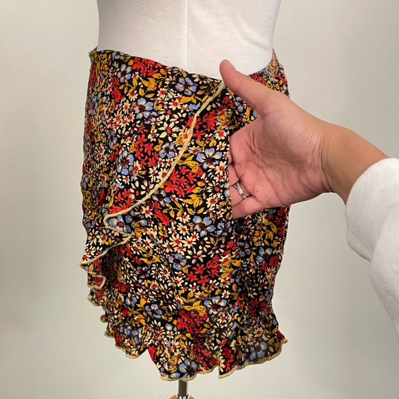 Patrons of Peace Red Floral Skort (Medium) - Picture 4 of 10